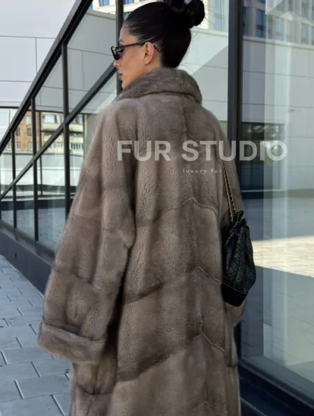 Шуба из меха норки в стиле «Oversize» - цвет сильвер - фото 4