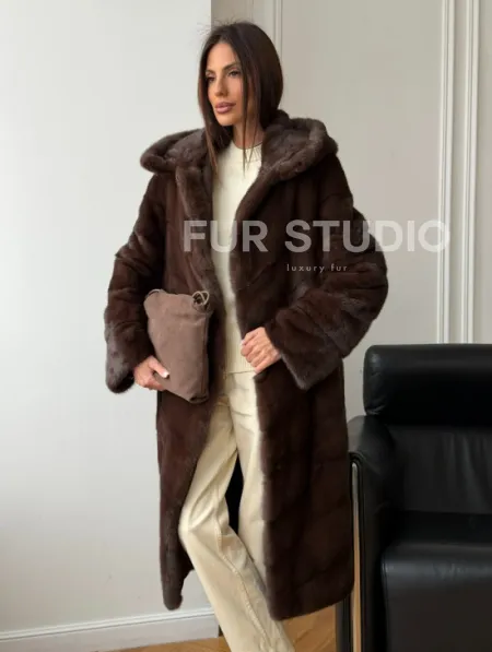 Коричневая норковая шуба с капюшоном - фото 10