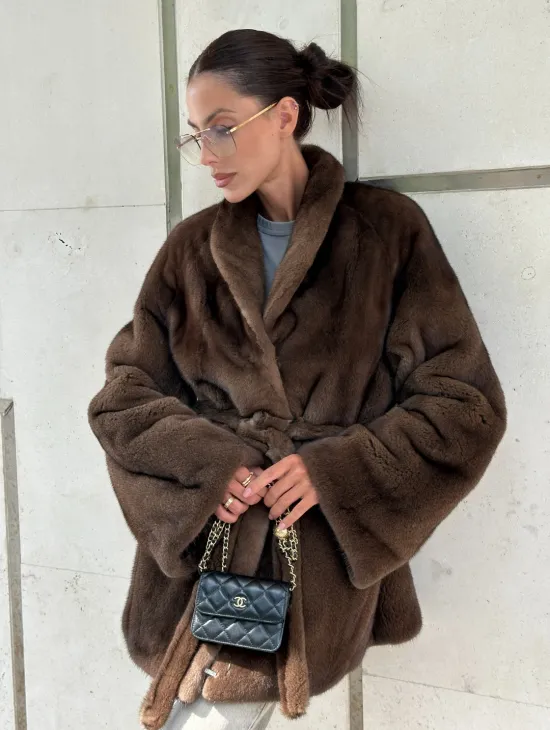 Шуба из меха Saga Furs в винтажном стиле средней длины - фото 1