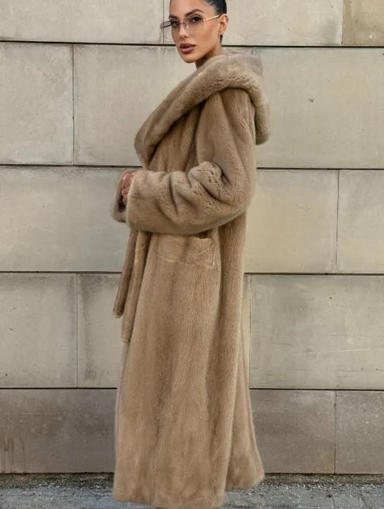 Шуба из скандинавской норки с капюшоном, цельный мех - фото 7