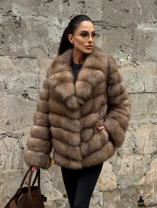 Полушубок из меха куницы пастель английский воротник - фото 10