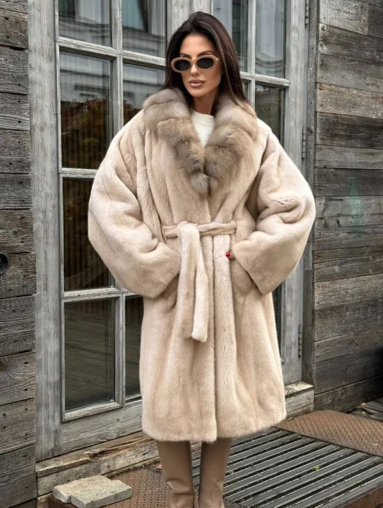 Шуба LUXURY кимоно из норки IVORY с английским воротником из меха куницы - фото 0