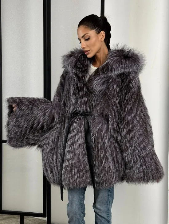Шуба из меха чернобурки с капюшоном в росшив - летучая мышь - фото 7