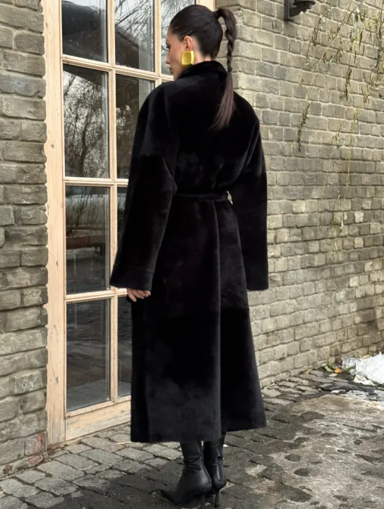 Двусторонняя модная дублёнка на запах из меха мериноса - фото 2