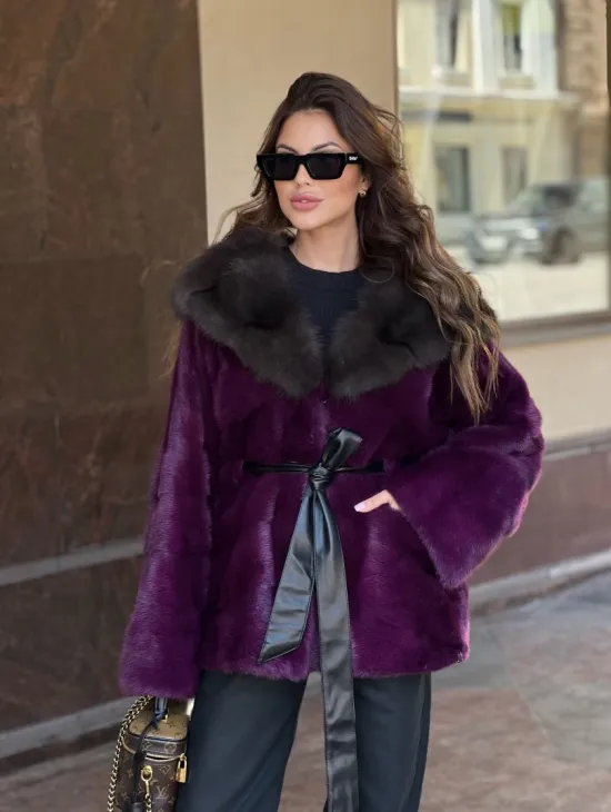 Норковое пончо с капюшоном  из куницы в оттенке пурпур - фото 1