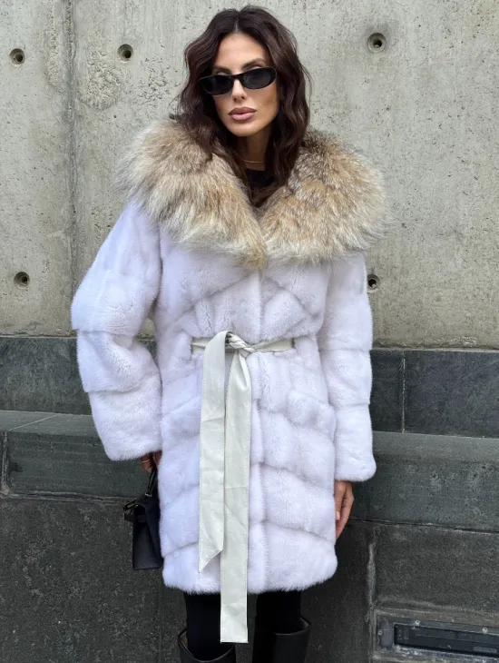 Белая норковая шуба средней длины с капюшоном из рыси - фото 5