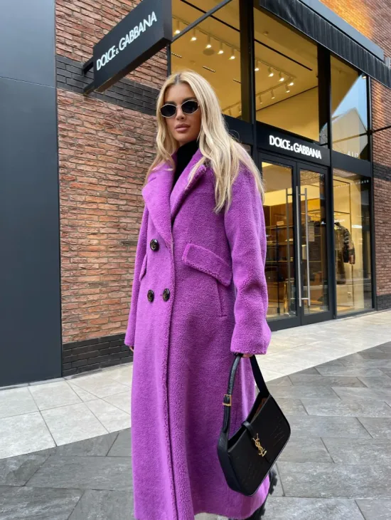 Стильное шерстяное пальто в ярком цвете - фото 2