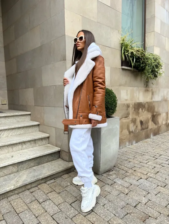 Женская дубленка авиатор в цвете виски - фото 2