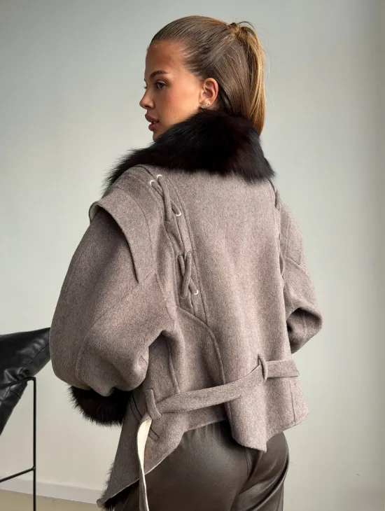 Пальто с мехом фишера - фото 6