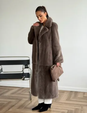 Прямая норковая шуба с поясом - фото 10