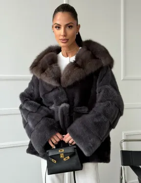 Графитовая шуба с капюшоном из куницы - фото 0