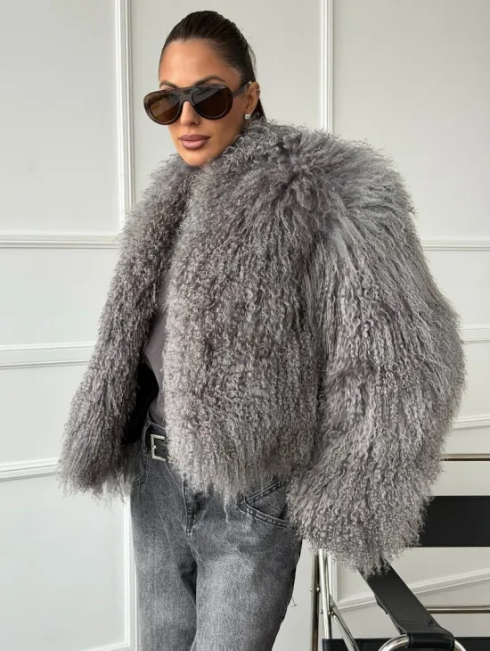 Серая шубка из меха ламы - фото 2