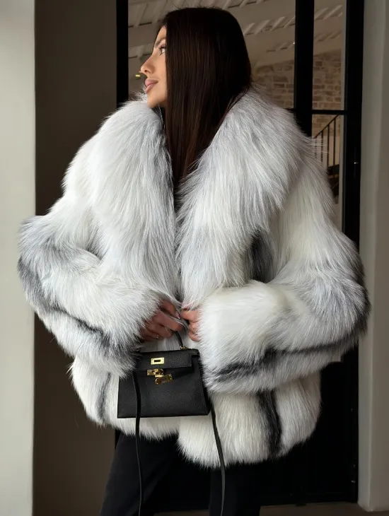 Шуба из цельного меха белой арктической лисы с шалевым воротником - фото 6