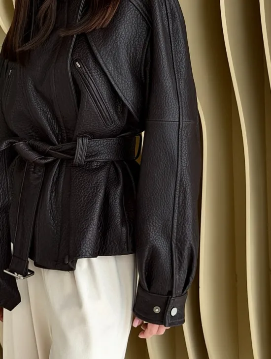 Коричневая кожаная куртка «Тренд - 2026» - фото 3