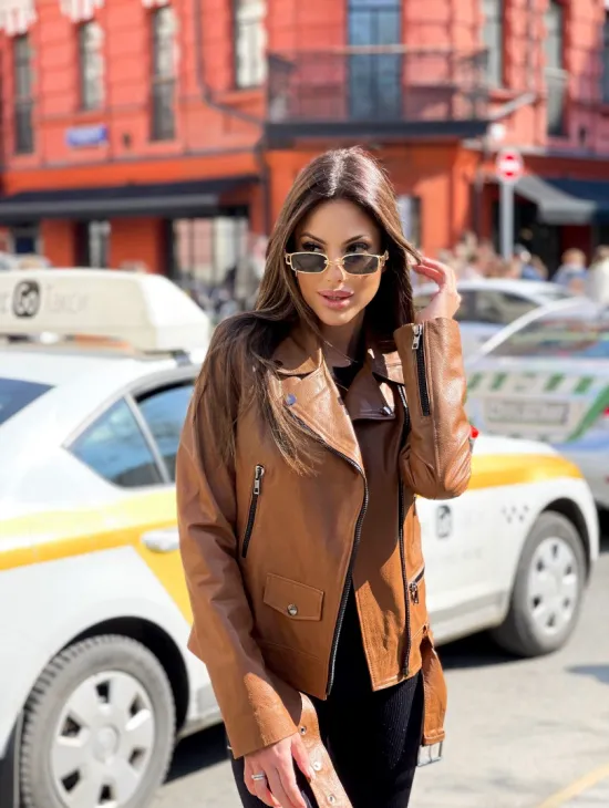 Косуха из натуральной кожи в цвете кэмел - фото 1