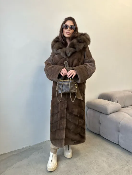 Удлиненная норковая шуба с капюшоном куница - цвет соболь - фото 0