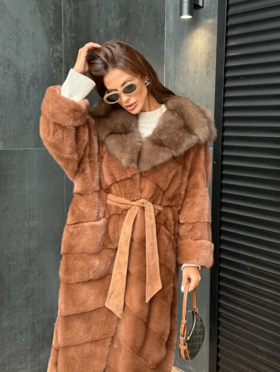 Удлиненная норковая шуба с капюшоном из куницы - цвет медный - фото 2